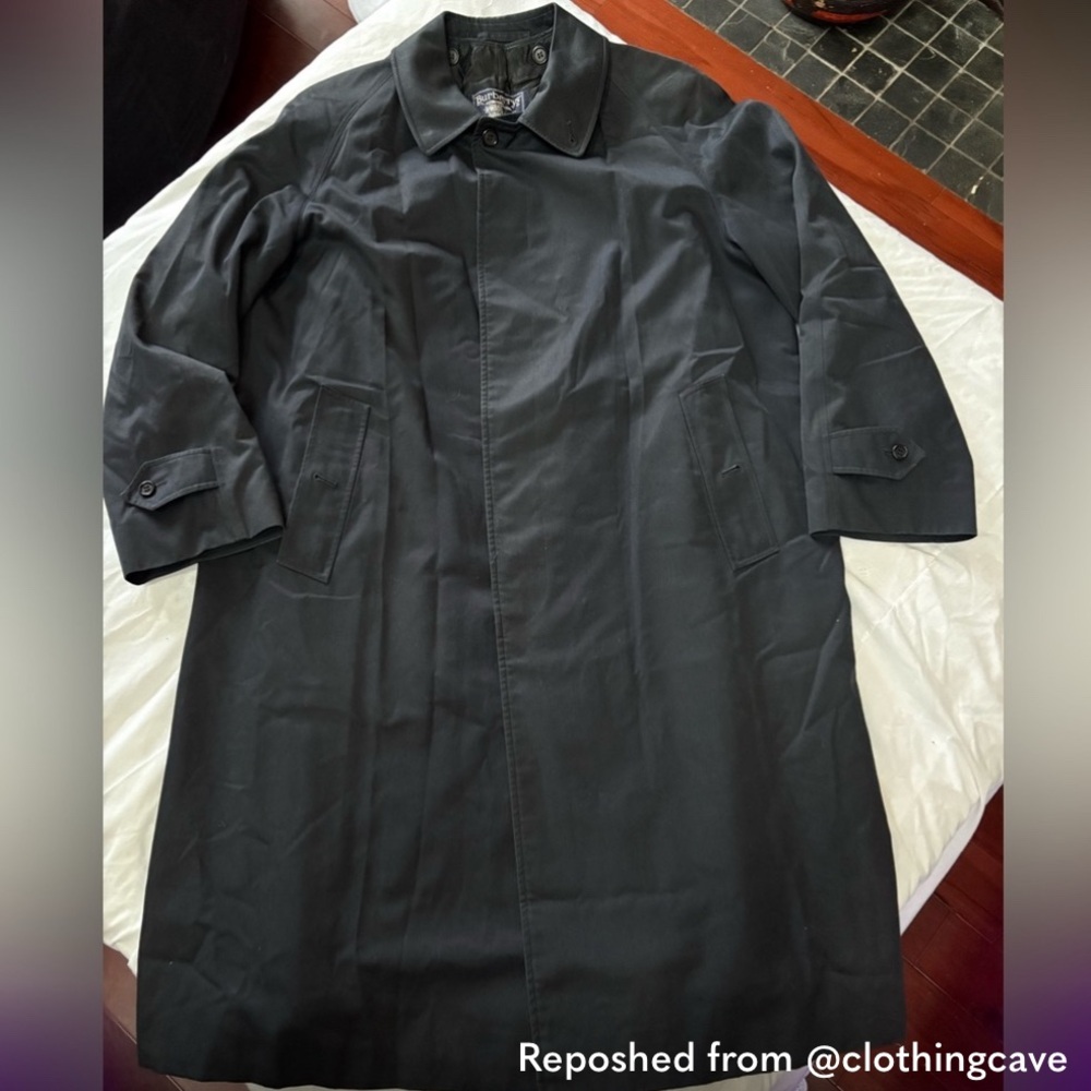 Men's Burberry Trench Coat - Size 42R